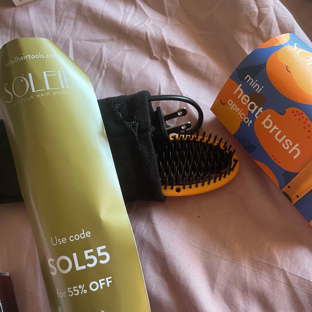 Mini hot hair brush